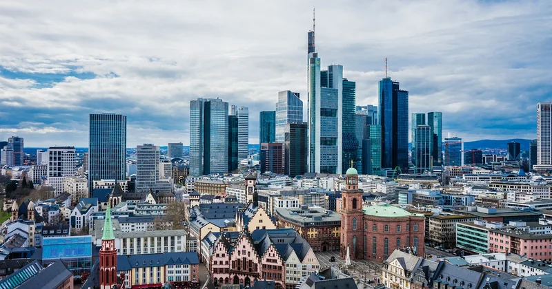 Prospection commerciale : vente directe ou partenaires locaux ?