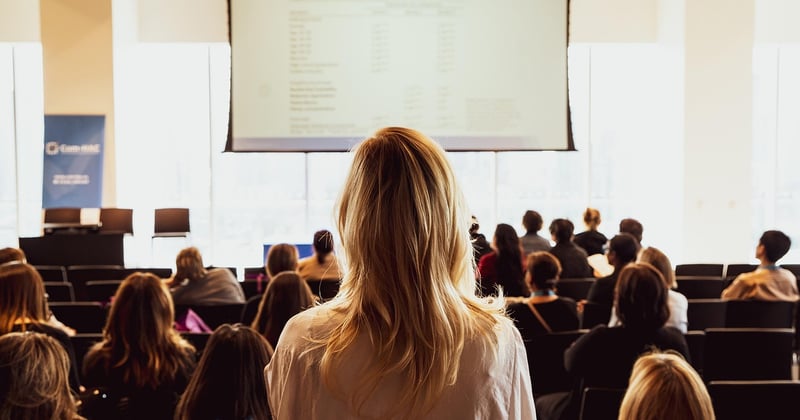 Comment améliorer la prise de parole en public des managers